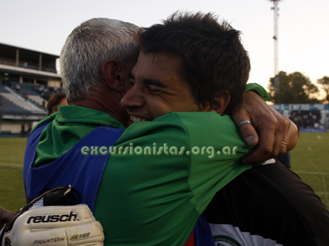 Se lo merece Seba... Gran arquero, gran persona. En la imagen se abraza con Ricardo Vilas Boas, alma mater de los arqueros del Verde